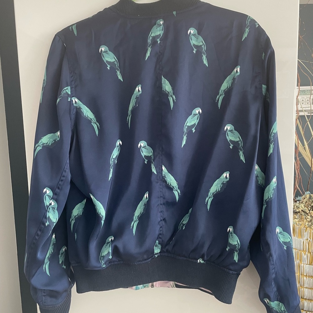 American Eagle Reversible Navy Parrot Bird/Floral Satin Bomber Jacket Small - Picture 5 of 10